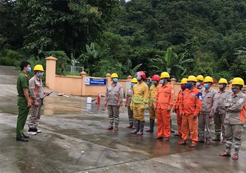 Đảm bảo vận hành an toàn, thông suốt hệ thống truyền tải điện quốc gia giữa mùa mưa bão và dịch bệnh (08/10/2021)